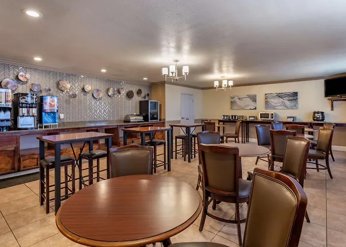 Best Western Plus John Jay Inn&Suites