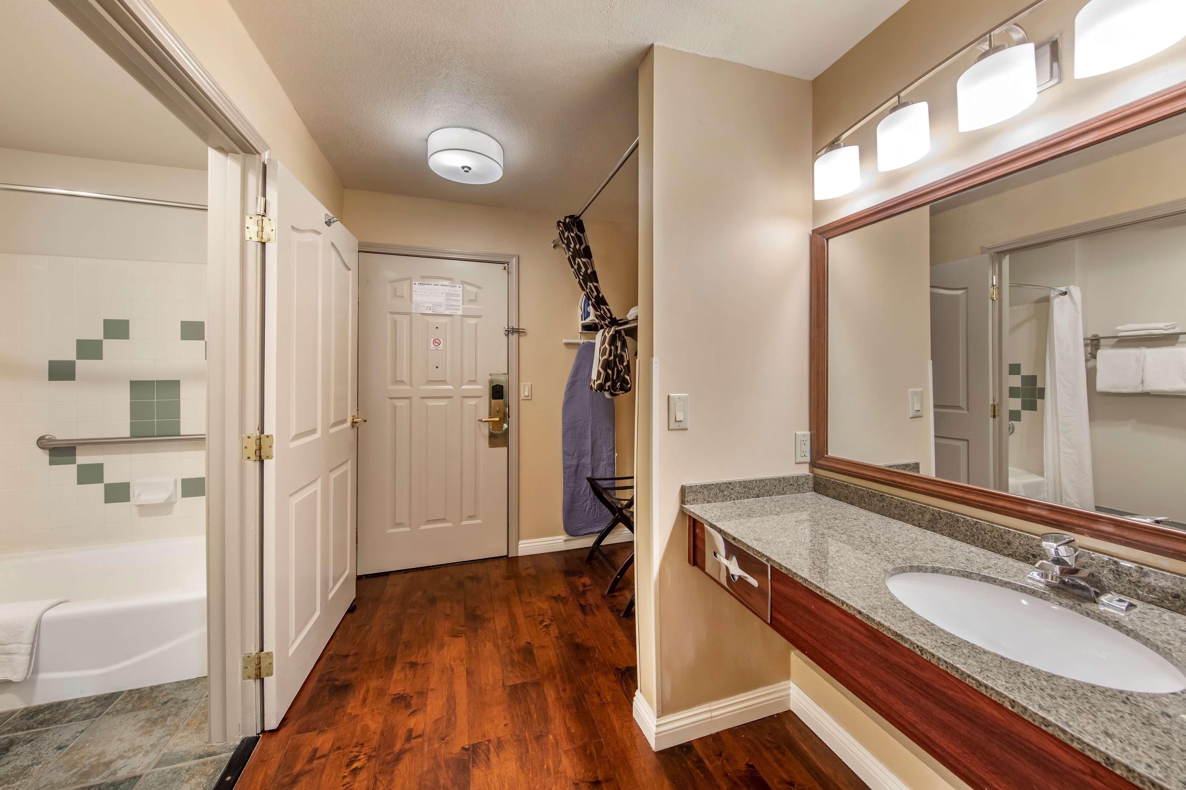 Hotel Western John Jay Inn&suites 3*